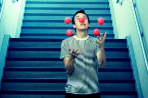 Ambidexterous Juggling